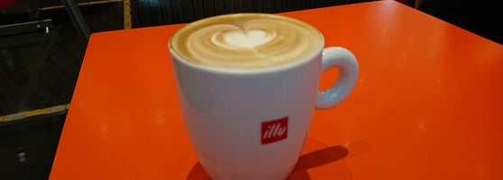 Illy Caffe Coffee Shop In 有楽町