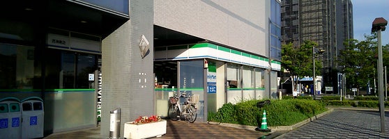 ファミリーマート 西神南店 西神南 106人の訪問者 から 4個のtips 件