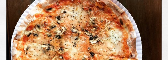 Pizza Mois Pizza Place In Wrangelkiez