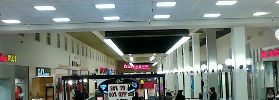 payless iverson mall