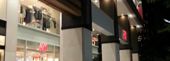 H M 梅田 大阪市北区茶屋町１ ２７