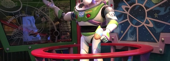 バズ ライトイヤー乗り物
