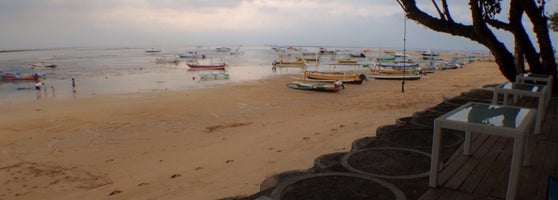 Menurutnya, sektor ritel yang menjual kebutuhan. Pantai Semawang Denpasar Bali