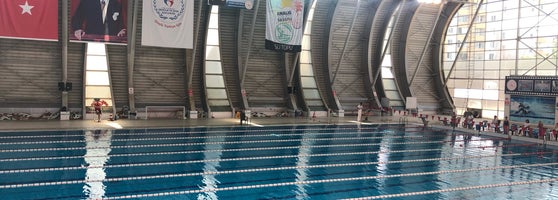kadir has olimpik yuzme havuzu spor salonu havuzu