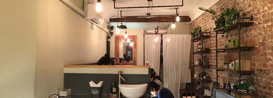 Latino bathroom nail