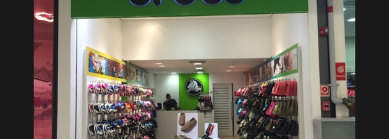 Crocs showroom best sale in express avenue