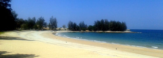 Pantai Teluk Kalong Beach