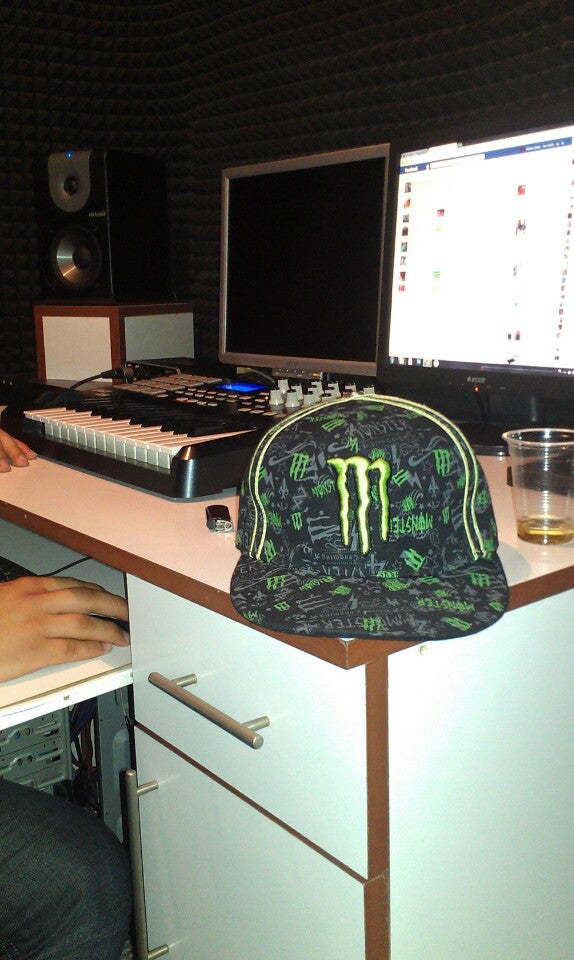 radio-station