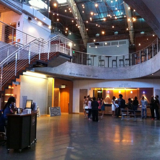 9/1/2012 tarihinde graceface k.ziyaretçi tarafından Portland Center Stage'de çekilen fotoğraf