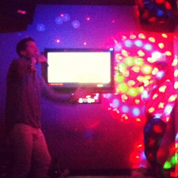 Foto scattata a Sing Sing Karaoke da Alvin Y. il 9/13/2012