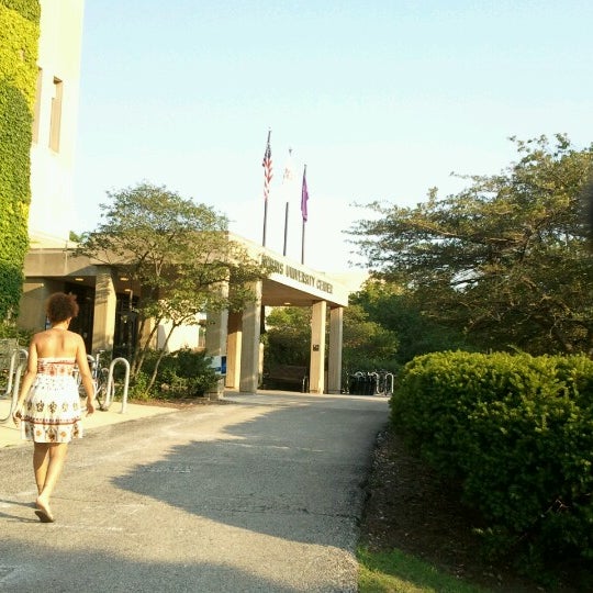 รูปภาพถ่ายที่ Norris University Center โดย Melanie D. เมื่อ 7/1/2012