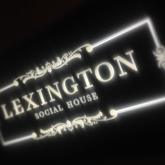 Foto scattata a Lexington Social House da Yanni il 7/1/2012