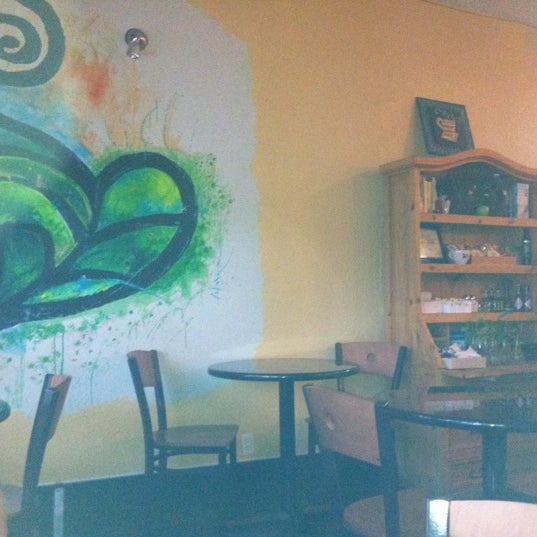 Das Foto wurde bei Green Gables Cafe von Marielos B. am 6/1/2012 aufgenommen