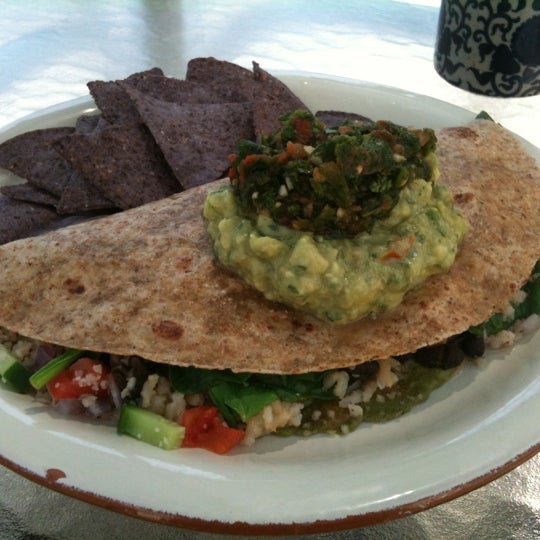 4/21/2012 tarihinde Kevin S.ziyaretçi tarafından Steamed Organic Vegetarian Cuisine'de çekilen fotoğraf