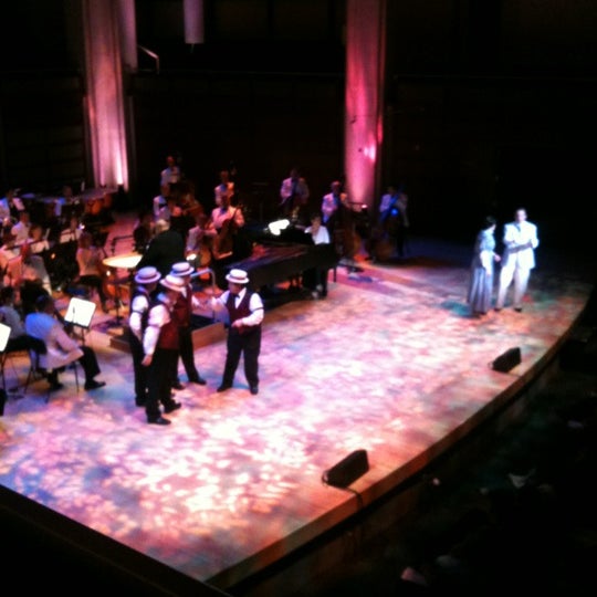 4/15/2012에 Evelyn T.님이 Meymandi Concert Hall에서 찍은 사진