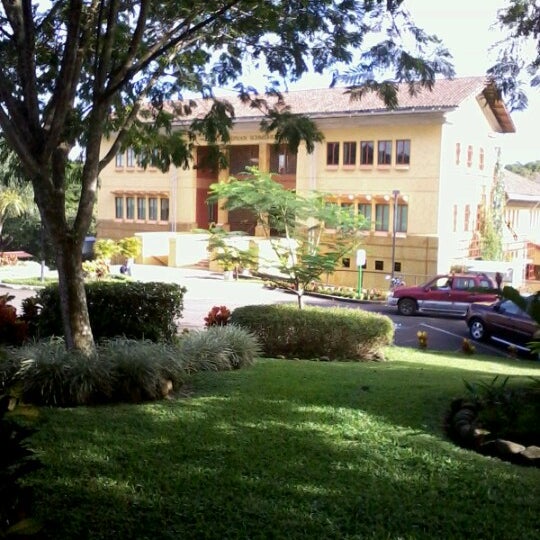 รูปภาพถ่ายที่ INCAE Business School โดย Danilo C. เมื่อ 8/13/2012