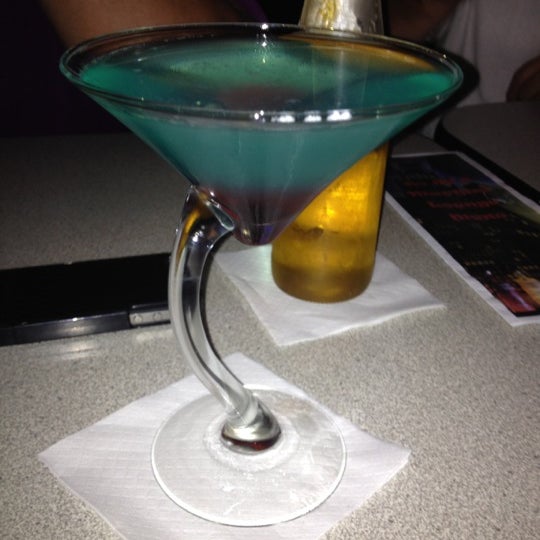 6/9/2012 tarihinde Shelly O.ziyaretçi tarafından JoJo&#39;s Martini Lounge'de çekilen fotoğraf