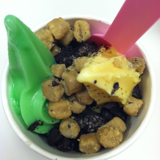 Foto scattata a Yo Mama! Frozen Yogurt &amp; Goodies da TayCon il 6/6/2012