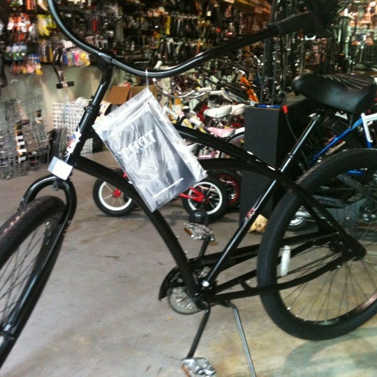Foto tomada en Miami Bike Shop.Co  por SlimJenkins el 4/29/2012