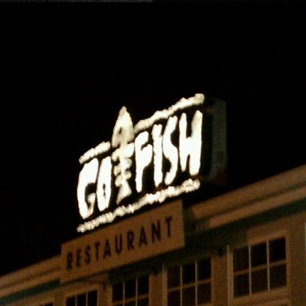 Снимок сделан в Go Fish Restaurant пользователем Frances S. 3/4/2012