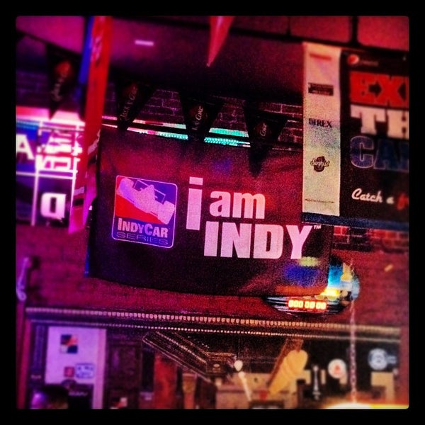 Foto tomada en The Downtown Sports Bar &amp; Grill  por john m. el 5/5/2012
