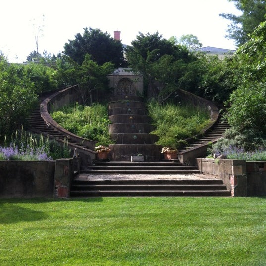 5/30/2012 tarihinde Cindy H.ziyaretçi tarafından Greenwood Gardens'de çekilen fotoğraf