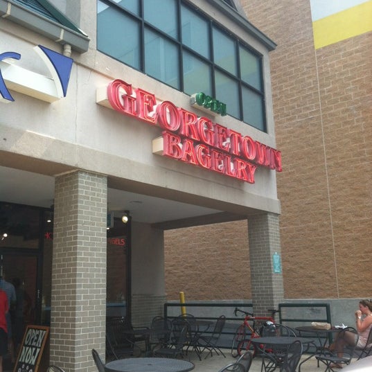 Photo taken at Georgetown Bagelry by Kate S. on 7/8/2012
