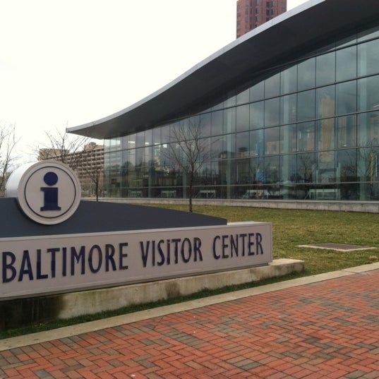 Foto tirada no(a) Baltimore Visitor Center por Kevin B. em 2/11/2012
