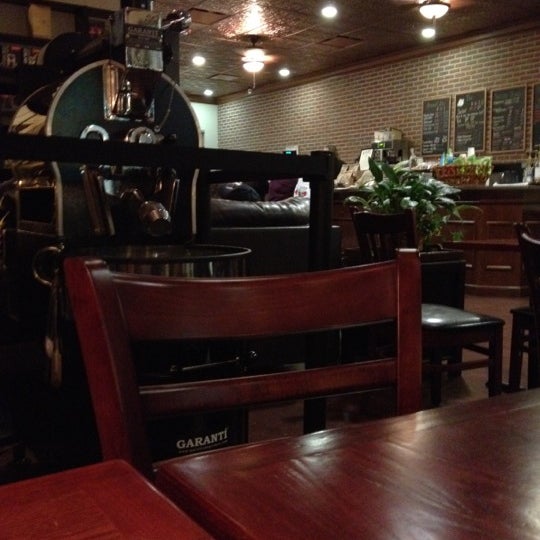 3/4/2012 tarihinde Ronald D.ziyaretçi tarafından Roast Coffee &amp; Tea Trading Company'de çekilen fotoğraf