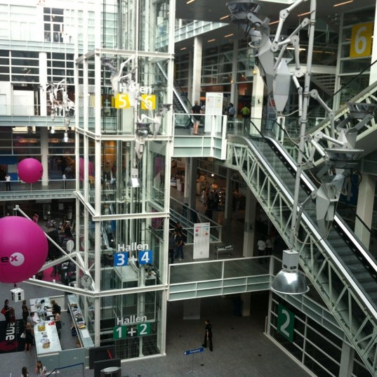 8/23/2012 tarihinde Bruno B.ziyaretçi tarafından Hostpoint @ Messe Zürich'de çekilen fotoğraf