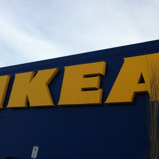 Снимок сделан в IKEA Edmonton пользователем Catherine 🎶 S. 3/9/2012