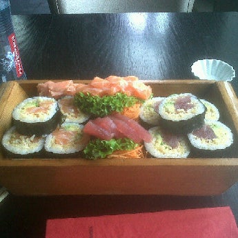 รูปภาพถ่ายที่ Kaizen Sushi โดย Stijn S. เมื่อ 5/8/2012