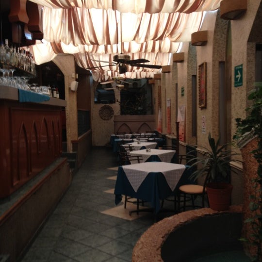 8/12/2012 tarihinde BrEnziyaretçi tarafından Restaurant Árabe Miguel'de çekilen fotoğraf