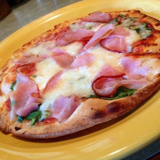 Снимок сделан в Za&#39;s Brick Oven Pizza пользователем Kim T. 7/24/2012