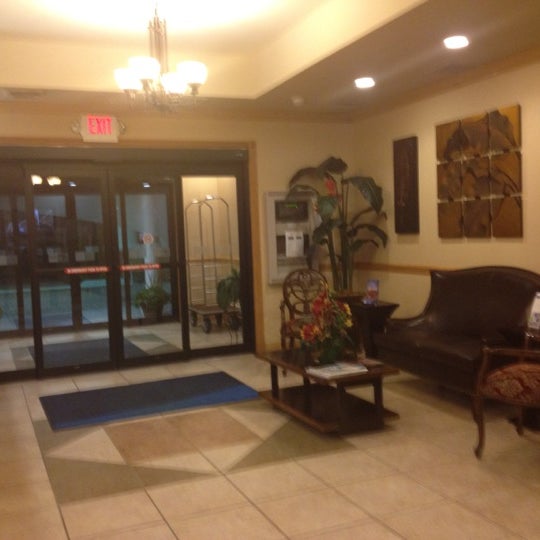 Holiday Inn Express Suites Detroit Utica Utica Mi - 