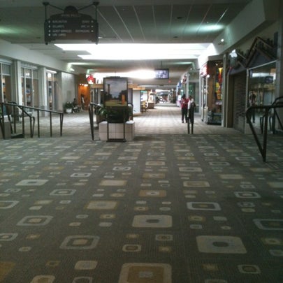Foto tirada no(a) Irving Mall por Casandra em 7/30/2012