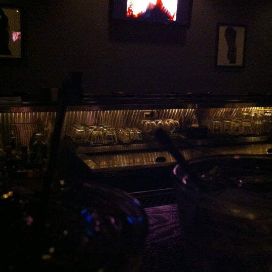 Снимок сделан в Downtown Bar &amp; Lounge пользователем ariq d. 9/4/2012