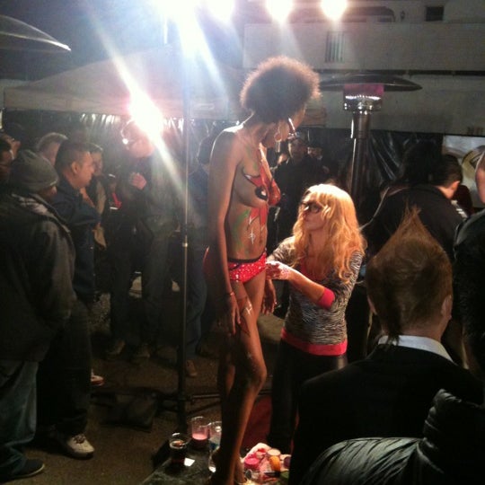 3/3/2012にTanauraがSkin City Body Paintingで撮った写真