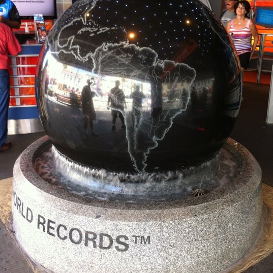 Photo taken at Guinness World Records Museum by Lucas M. on 7/21/2012