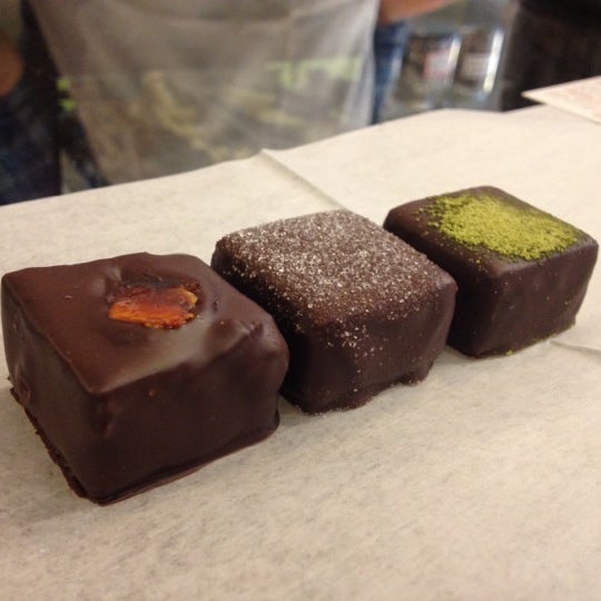7/27/2012에 Jose S.님이 Lucky Chocolates, Artisan Sweets And Espresso에서 찍은 사진