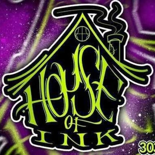 รูปภาพถ่ายที่ The House of Ink Tattoo โดย Mrkartoons G. เมื่อ 9/5/2012