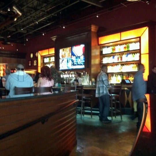 Снимок сделан в BJ&#39;s Restaurant &amp; Brewhouse пользователем Terry R. 4/23/2012