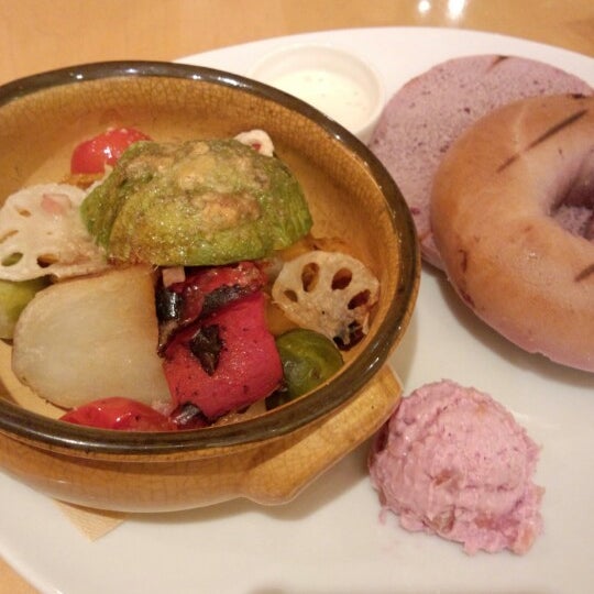 Photos At Junoesque Bagel Cafe ジュノエスクベーグルカフェ 東京駅店 2 Tips From 104 Visitors