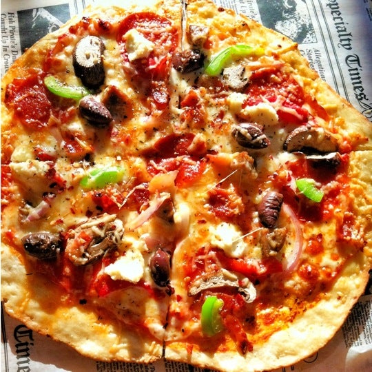 Снимок сделан в The Pizza Press пользователем Hoang T. 8/19/2012