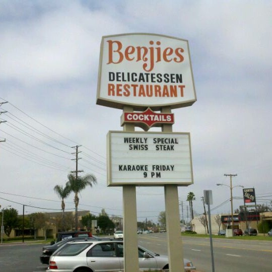 รูปภาพถ่ายที่ Benjie&#39;s Deli โดย Greg K. เมื่อ 4/22/2012