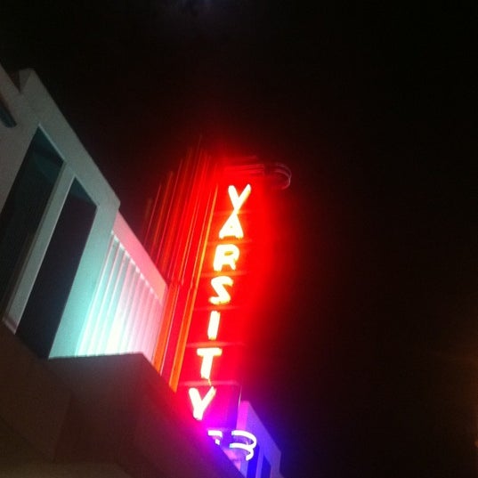 3/8/2012 tarihinde Lawrence O.ziyaretçi tarafından The Varsity Theatre'de çekilen fotoğraf