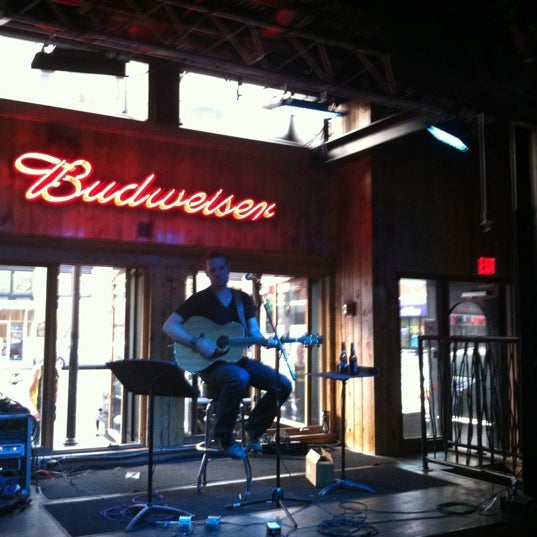 Foto scattata a WannaB&#39;s Karaoke Nashville da Eric N. il 5/16/2012