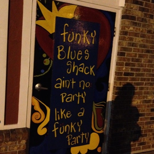 Photo taken at Graffiti &amp; Funky Blues Shack Destin by Lyndsey L. on 4/13/2012