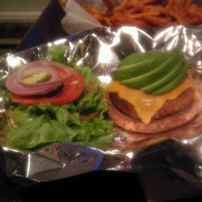 Photo prise au Brooklyn Flipster&#39;s Burger Boutique par Chantell R. le6/25/2012