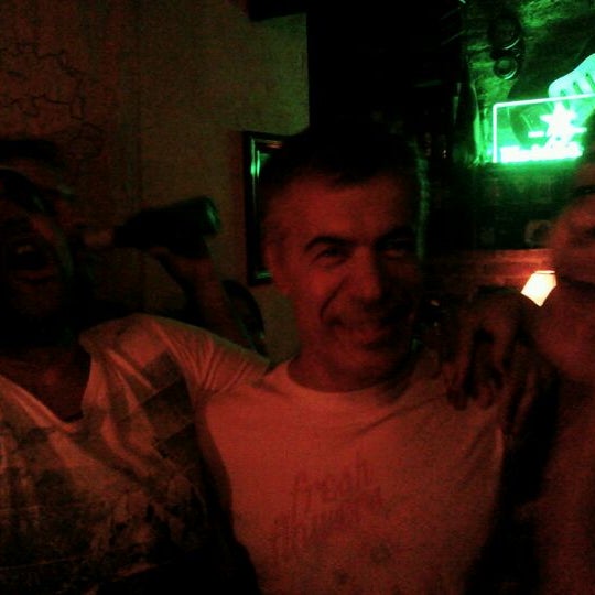 Foto diambil di Pub Secreto do Eri oleh Cesar C. pada 4/6/2012